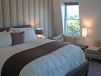 deluxe guestroom