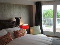 deluxe guestroom